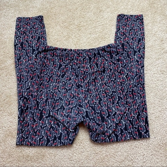 LulaRoe Women’s One Size Black, Red & Gray Feather Print Leggings - Picture 7 of 7
